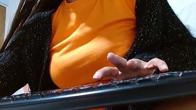 Snapshot of lupita84 chatting on 15, 12, 2025 lupita84 online show from 15, 12, 2025