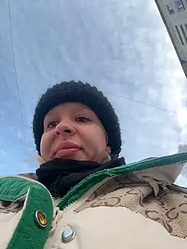 Snapshot of LikaCat chatting on 25, 12, 2024 LikaCat online show from 25, 12, 2024