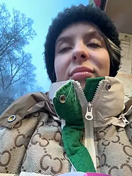 Snapshot of LikaCat chatting on 7, 1, 2025 LikaCat online show from 7, 1, 2025