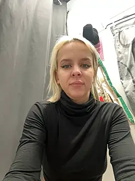 Snapshot of LikaCat chatting on 8, 1, 2025 LikaCat online show from 8, 1, 2025