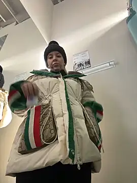 Snapshot of LikaCat chatting on 22, 1, 2025 LikaCat online show from 22, 1, 2025