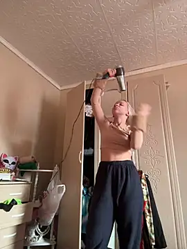 Snapshot of LikaCat chatting on 8, 2, 2025 LikaCat online show from 8, 2, 2025