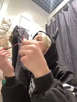 Snapshot of LikaCat chatting on 10, 2, 2025 LikaCat online show from 10, 2, 2025