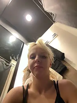 Snapshot of LikaCat chatting on 13, 2, 2025 LikaCat online show from 13, 2, 2025