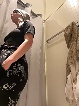 Snapshot of LikaCat chatting on 21, 2, 2025 LikaCat online show from 21, 2, 2025