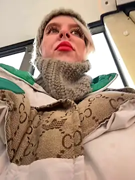 Snapshot of LikaCat chatting on 27, 2, 2025 LikaCat online show from 27, 2, 2025