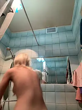 Snapshot of LikaCat chatting on 7, 3, 2025 LikaCat online show from 7, 3, 2025