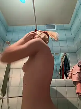 Snapshot of LikaCat chatting on 9, 3, 2025 LikaCat online show from 9, 3, 2025