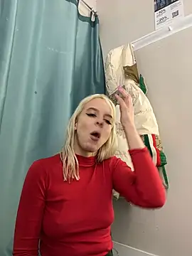 Snapshot of LikaCat chatting on 11, 3, 2025 LikaCat online show from 11, 3, 2025