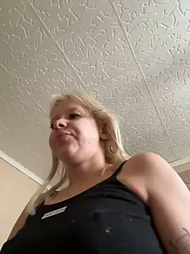 Snapshot of LikaCat chatting on 15, 3, 2025 LikaCat online show from 15, 3, 2025