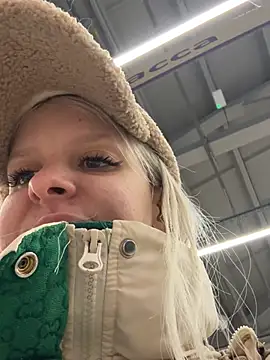 Snapshot of LikaCat chatting on 18, 3, 2025 LikaCat online show from 18, 3, 2025