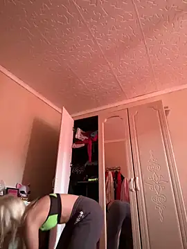 Snapshot of LikaCat chatting on 19, 3, 2025 LikaCat online show from 19, 3, 2025