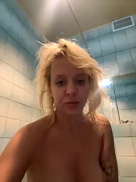 Snapshot of LikaCat chatting on 10, 9, 2025 LikaCat online show from 10, 9, 2025