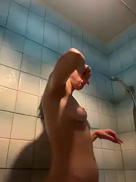 Snapshot of LikaCat chatting on 15, 9, 2025 LikaCat online show from 15, 9, 2025