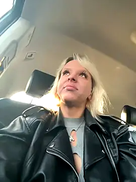 Snapshot of LikaCat chatting on 18, 9, 2025 LikaCat online show from 18, 9, 2025