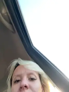 Snapshot of LikaCat chatting on 26, 9, 2025 LikaCat online show from 26, 9, 2025