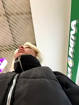 Snapshot of LikaCat chatting on 28, 9, 2025 LikaCat online show from 28, 9, 2025