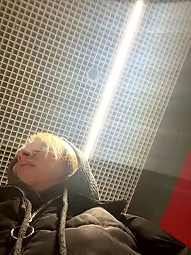 Snapshot of LikaCat chatting on 5, 10, 2025 LikaCat online show from 5, 10, 2025