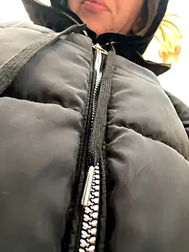 Snapshot of LikaCat chatting on 6, 10, 2025 LikaCat online show from 6, 10, 2025