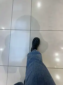 Snapshot of LikaCat chatting on 8, 10, 2025 LikaCat online show from 8, 10, 2025