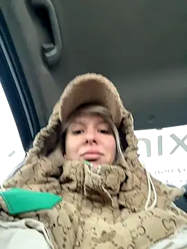 Snapshot of LikaCat chatting on 11, 10, 2025 LikaCat online show from 11, 10, 2025