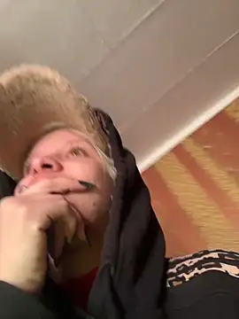 Snapshot of LikaCat chatting on 16, 10, 2025 LikaCat online show from 16, 10, 2025