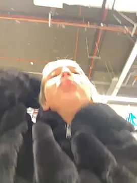 Snapshot of LikaCat chatting on 22, 10, 2025 LikaCat online show from 22, 10, 2025