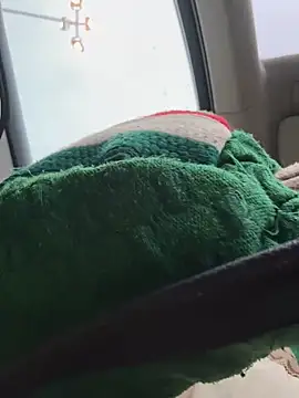 Snapshot of LikaCat chatting on 27, 10, 2025 LikaCat online show from 27, 10, 2025