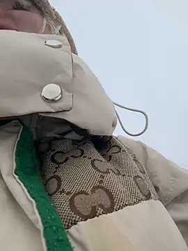 Snapshot of LikaCat chatting on 5, 11, 2025 LikaCat online show from 5, 11, 2025