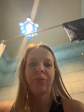 Snapshot of LikaCat chatting on 15, 12, 2025 LikaCat online show from 15, 12, 2025