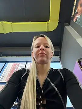 Snapshot of LikaCat chatting on 16, 12, 2025 LikaCat online show from 16, 12, 2025