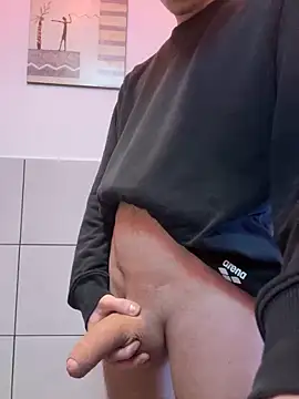 Snapshot of M1LL10N chatting on 5, 1, 2025 M1LL10N online show from 5, 1, 2025