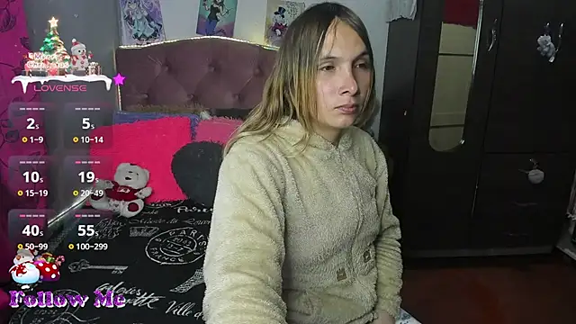 Snapshot of Tiffany_bunny2023 chatting on 5, 12, 2025 Tiffany bunny2023 online show from 5, 12, 2025