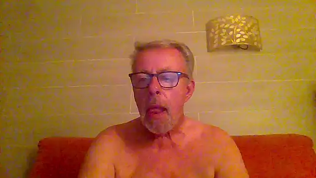 Snapshot of tuggy59 chatting on 7, 6, 2026 tuggy59 online show from 7, 6, 2026