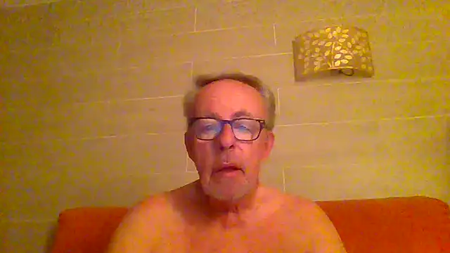 Snapshot of tuggy59 chatting on 1, 7, 2026 tuggy59 online show from 1, 7, 2026