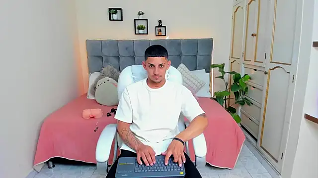 Alex cute77 online show from 9, 1, 2025