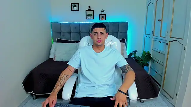 Alex cute77 online show from 24, 1, 2025