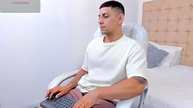 Alex cute77 online show from 7, 1, 2026