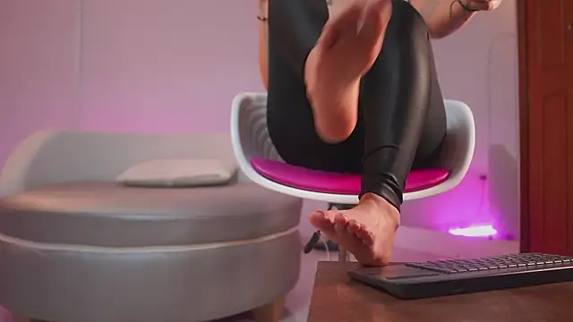 mia colin1  online show from 14, 10, 2025