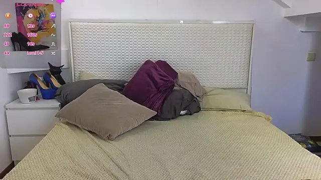 Snapshot of Eva_Rogers_ chatting on 18, 9, 2025 Eva Rogers online show from 18, 9, 2025