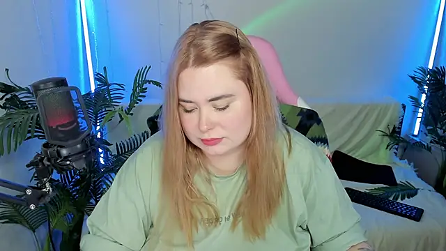 Akemi BBW online show from 1, 2, 2025