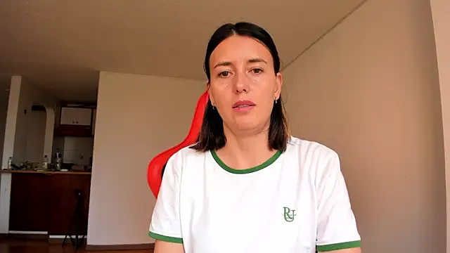 zoe jeane beker online show from 28, 2, 2025