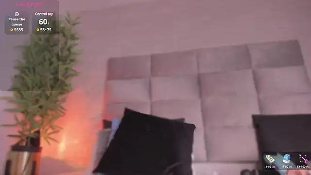 Snapshot of mia_crawford chatting on 5, 2, 2025 mia crawford online show from 5, 2, 2025