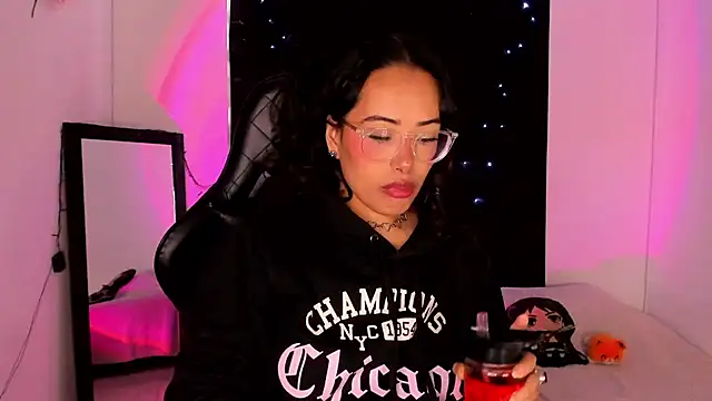 Snapshot of willow_poisson chatting on 8, 1, 2025 willow poisson online show from 8, 1, 2025