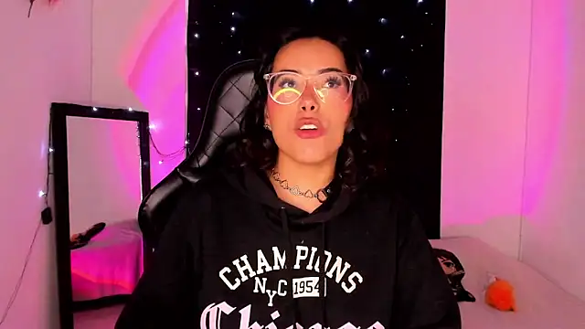 Snapshot of willow_poisson chatting on 8, 1, 2025 willow poisson online show from 8, 1, 2025