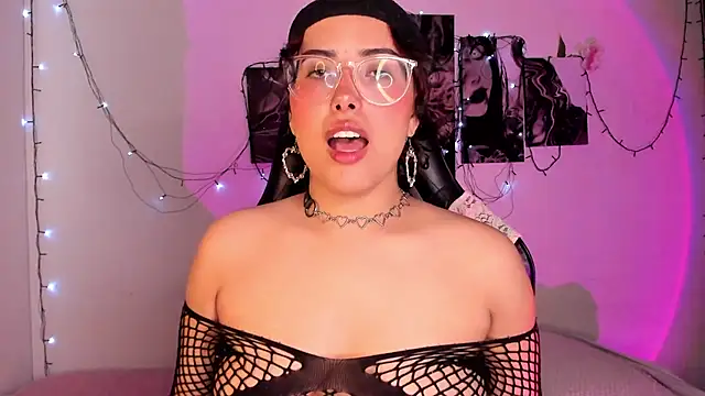 Snapshot of willow_poisson chatting on 26, 9, 2025 willow poisson online show from 26, 9, 2025