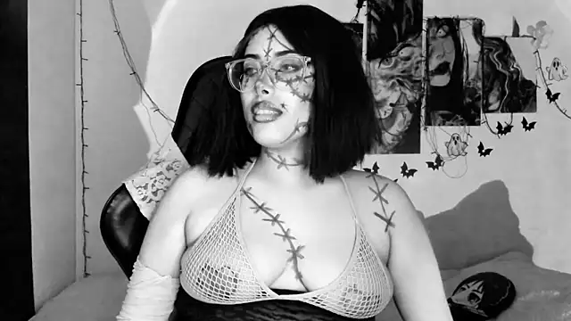 Snapshot of willow_poisson chatting on 18, 10, 2025 willow poisson online show from 18, 10, 2025