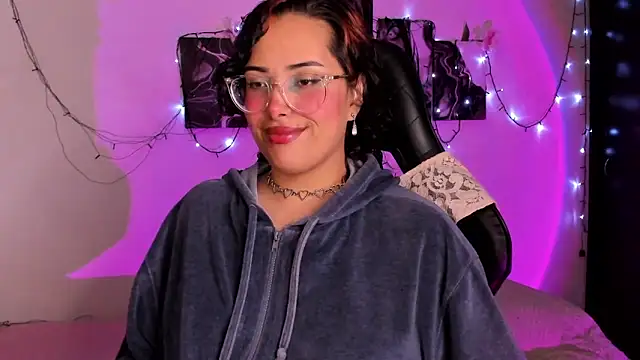 Snapshot of willow_poisson chatting on 10, 11, 2025 willow poisson online show from 10, 11, 2025