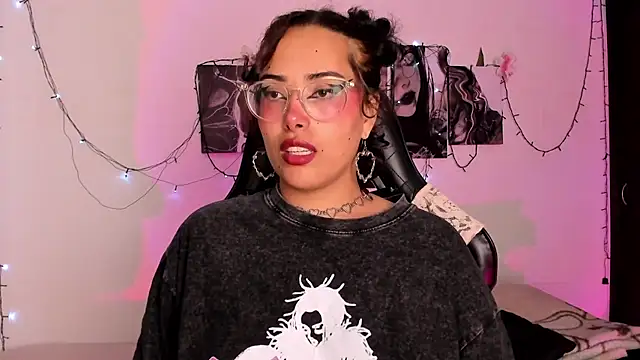 Snapshot of willow_poisson chatting on 24, 11, 2025 willow poisson online show from 24, 11, 2025