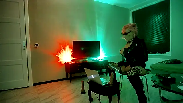 Snapshot of CharlotteVixxens chatting on 10, 1, 2025 CharlotteVixxens online show from 10, 1, 2025